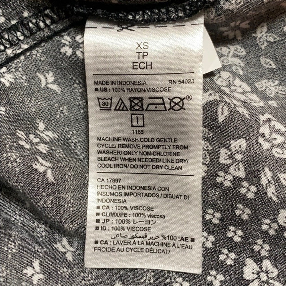 Women’s Old Navy Top - Picture 4 of 4